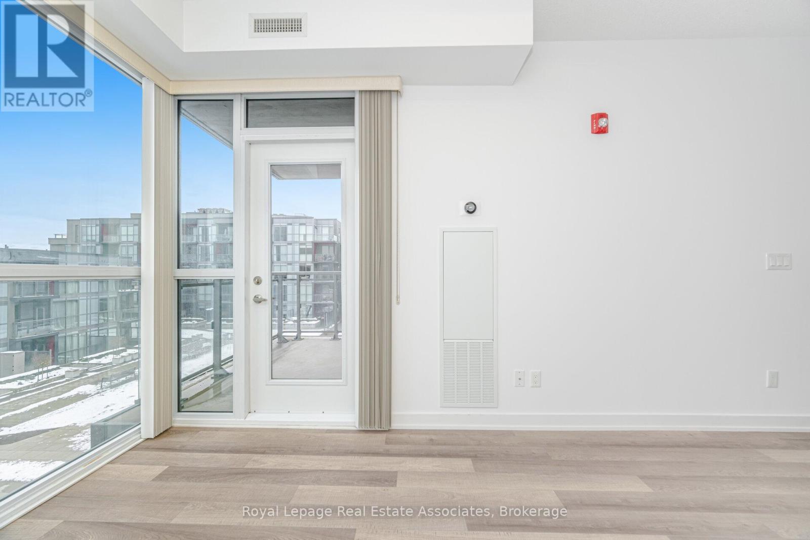 B401 - 5240 Dundas Street, Burlington, Ontario  L7L 0J6 - Photo 11 - W12535916