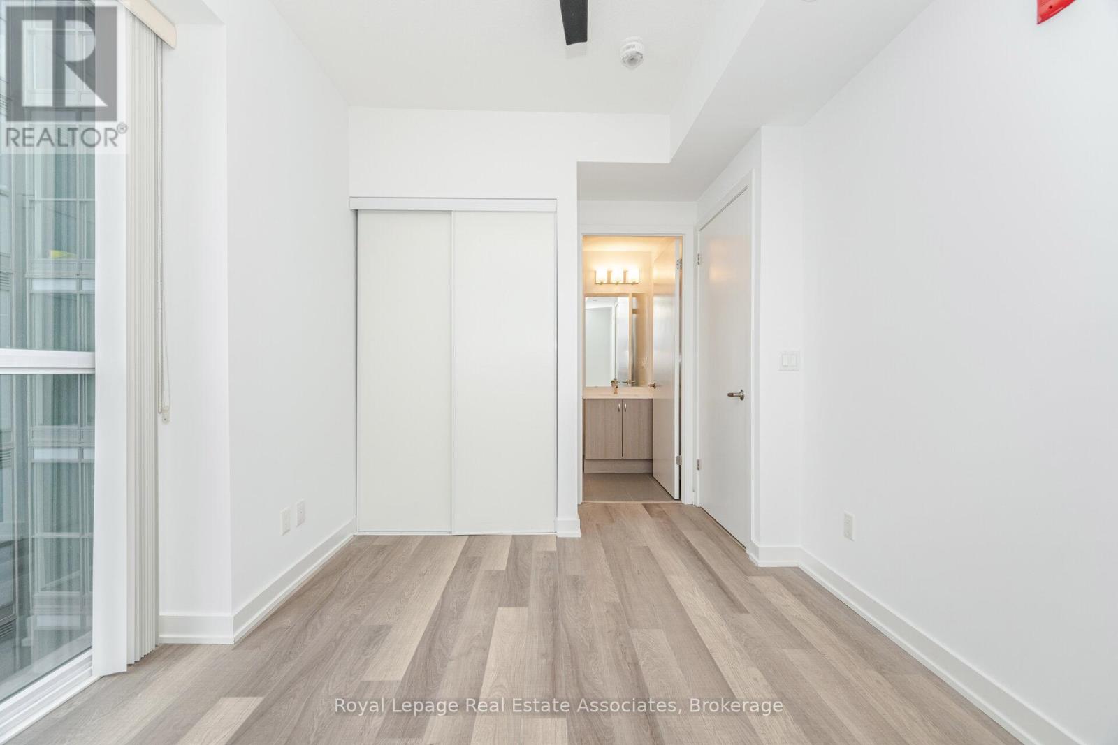 B401 - 5240 Dundas Street, Burlington, Ontario  L7L 0J6 - Photo 13 - W12535916