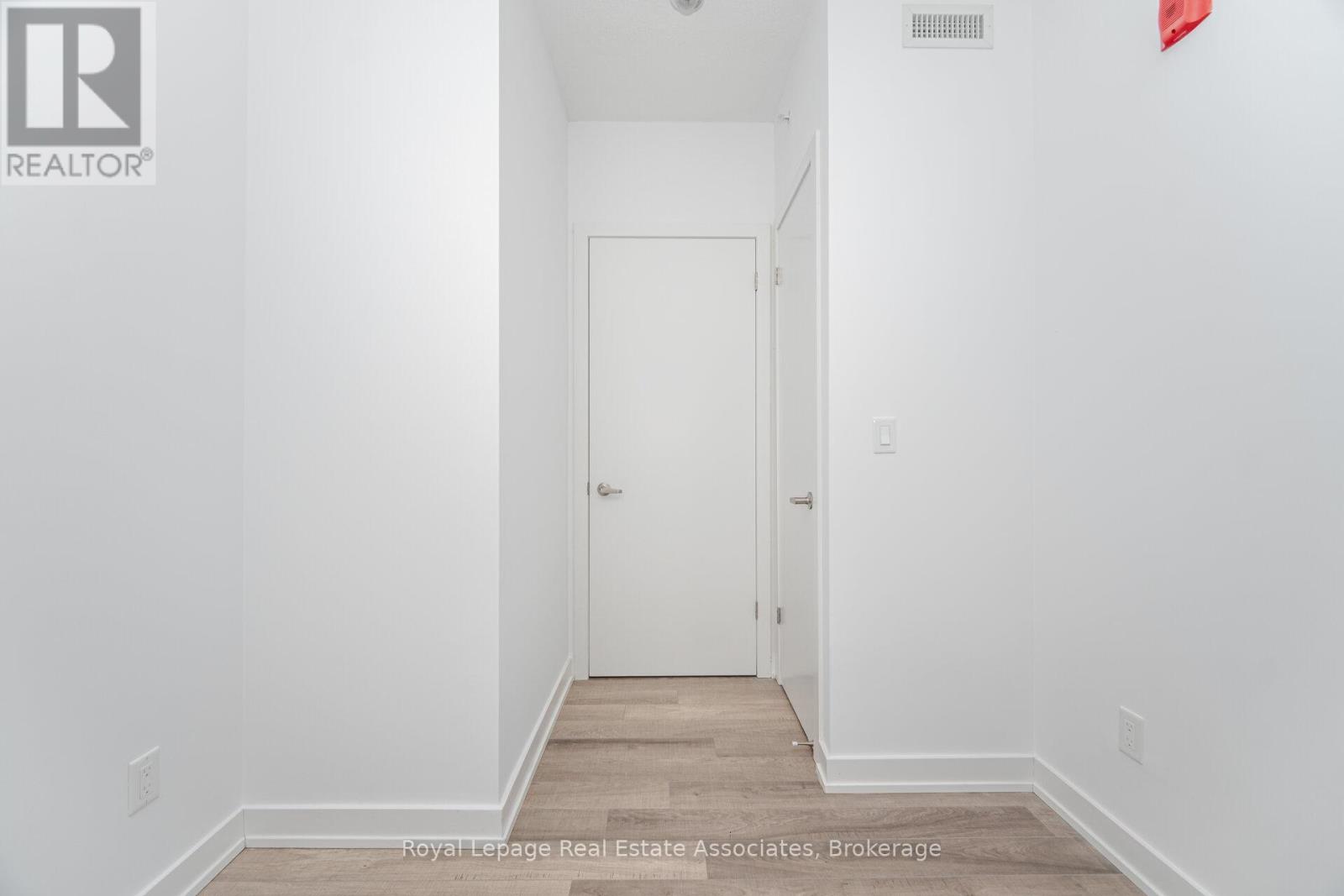 B401 - 5240 Dundas Street, Burlington, Ontario  L7L 0J6 - Photo 16 - W12535916