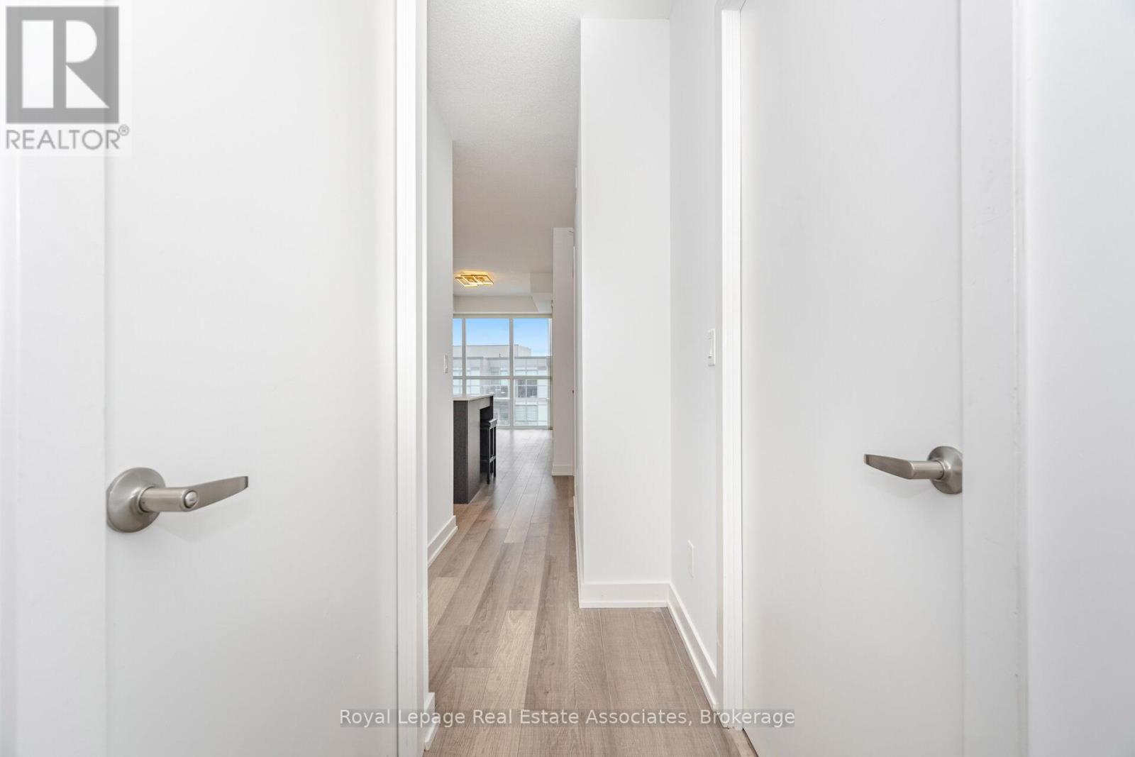 B401 - 5240 Dundas Street, Burlington, Ontario  L7L 0J6 - Photo 5 - W12535916