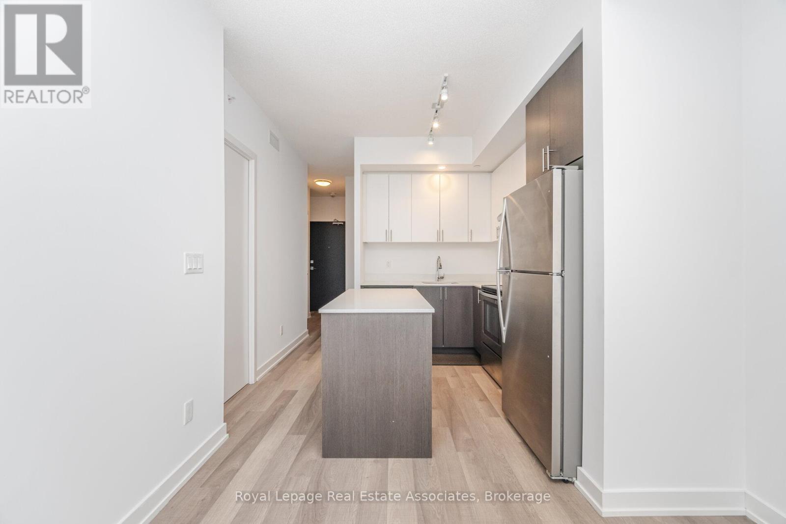 B401 - 5240 Dundas Street, Burlington, Ontario  L7L 0J6 - Photo 6 - W12535916