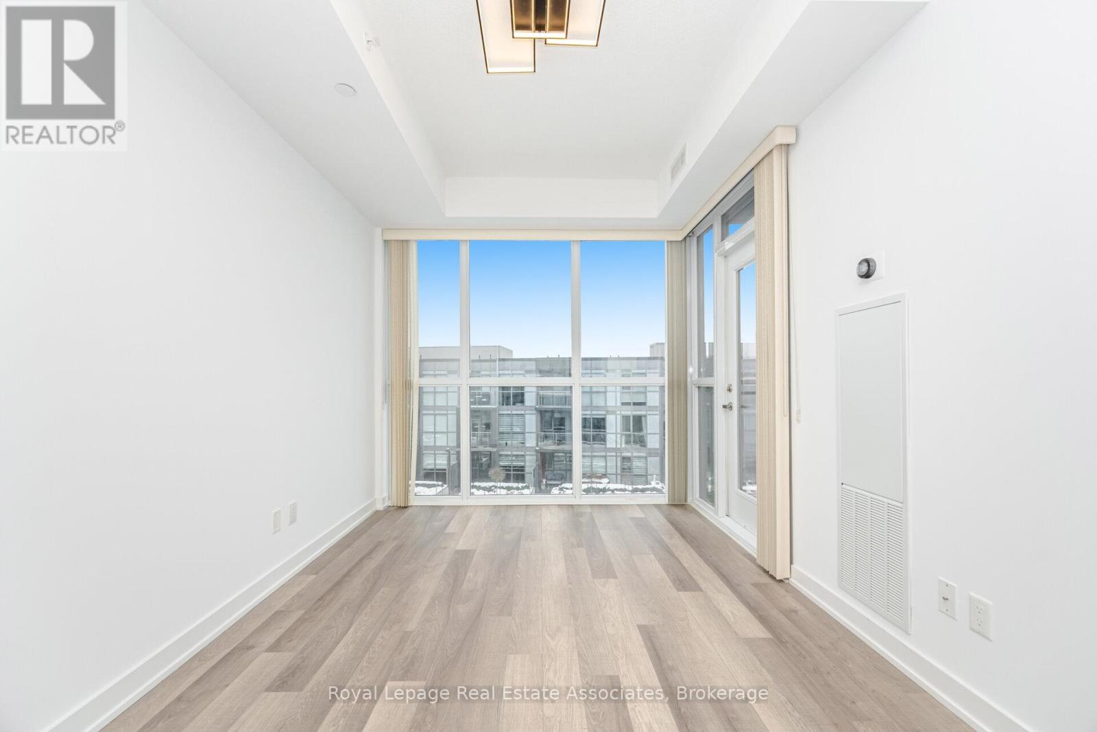 B401 - 5240 Dundas Street, Burlington, Ontario  L7L 0J6 - Photo 9 - W12535916