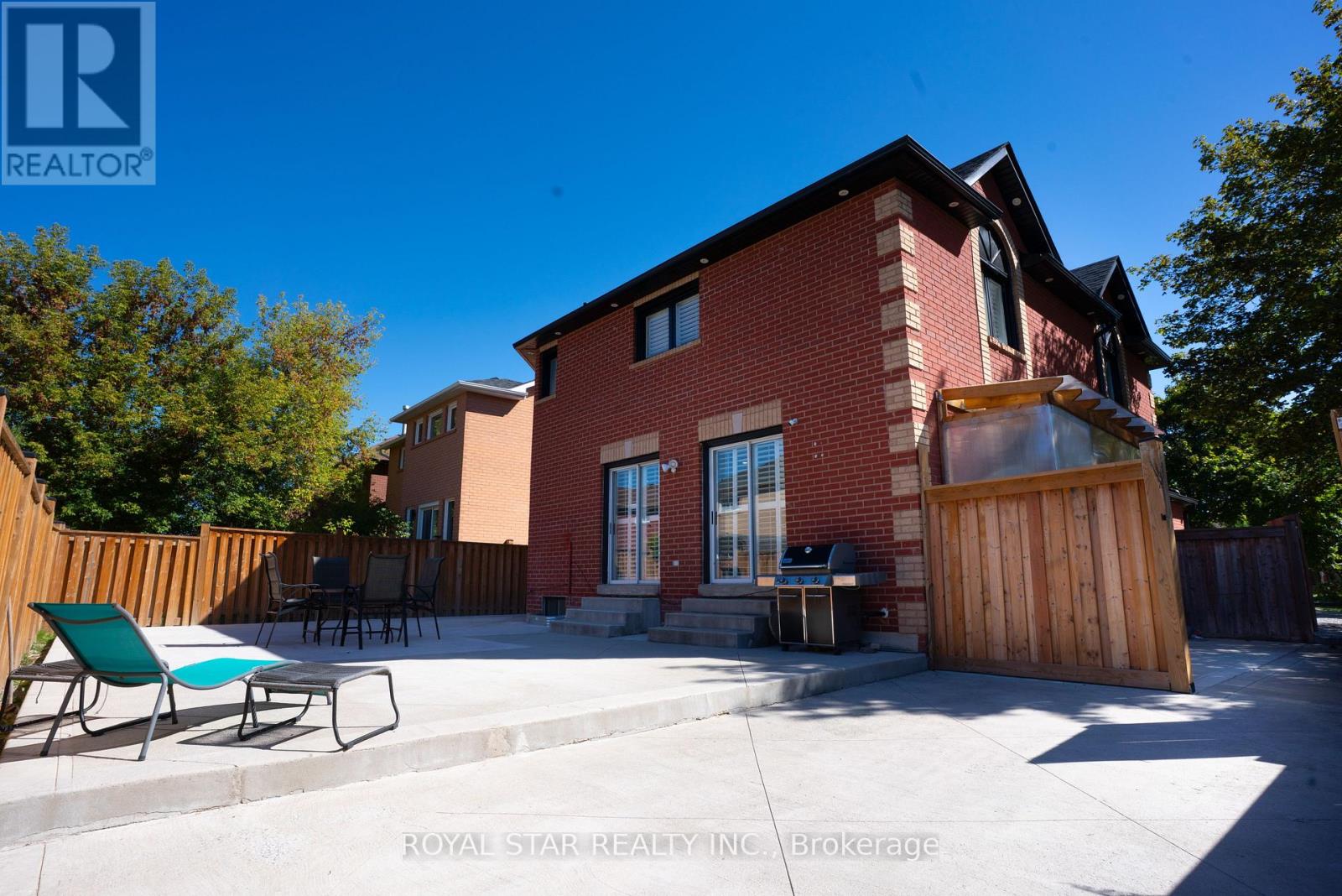 22 Livingston Drive, Caledon, Ontario  L7C 1A1 - Photo 3 - W12535918