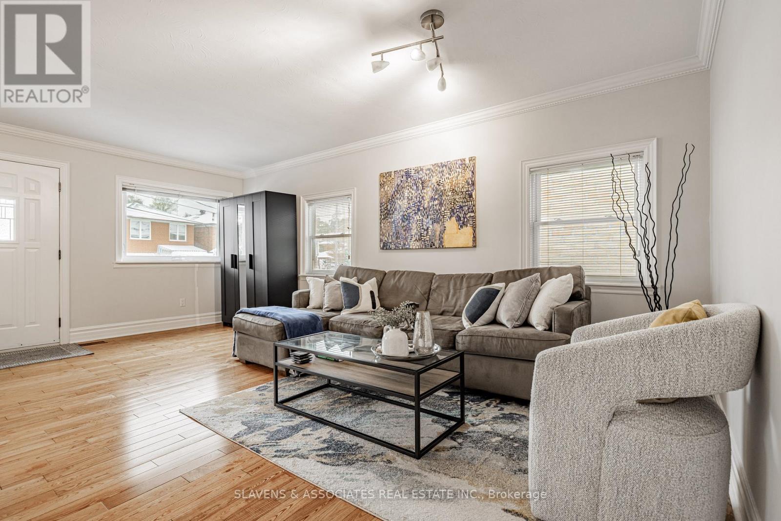 86 Holmesdale Road, Toronto, Ontario  M6E 1Y1 - Photo 11 - W12535942