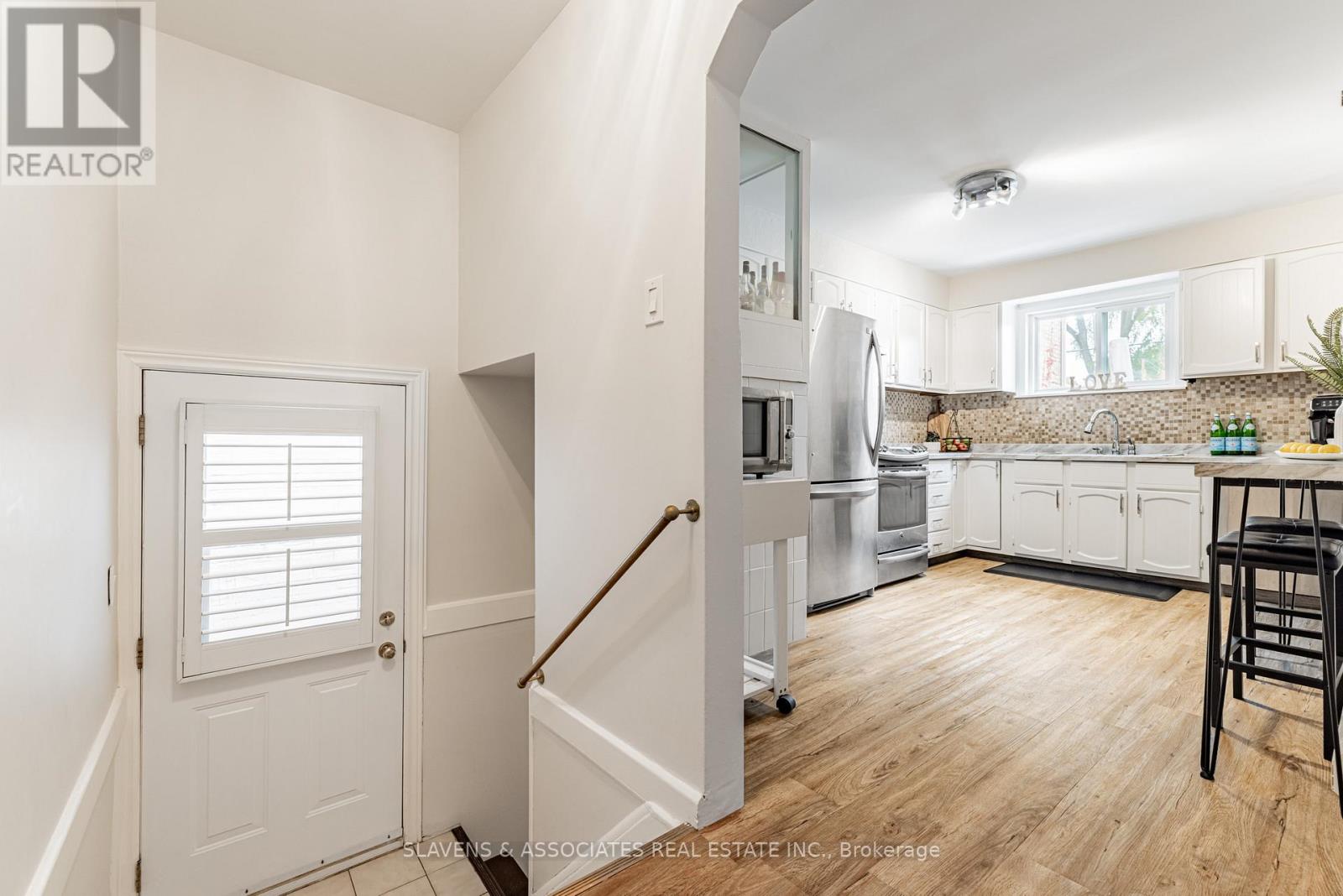 86 Holmesdale Road, Toronto, Ontario  M6E 1Y1 - Photo 14 - W12535942