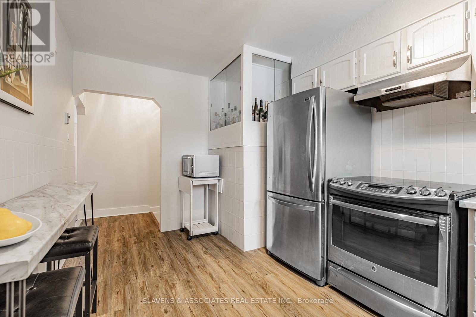 86 Holmesdale Road, Toronto, Ontario  M6E 1Y1 - Photo 17 - W12535942