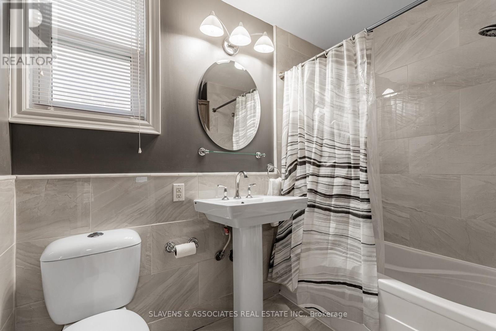 86 Holmesdale Road, Toronto, Ontario  M6E 1Y1 - Photo 20 - W12535942