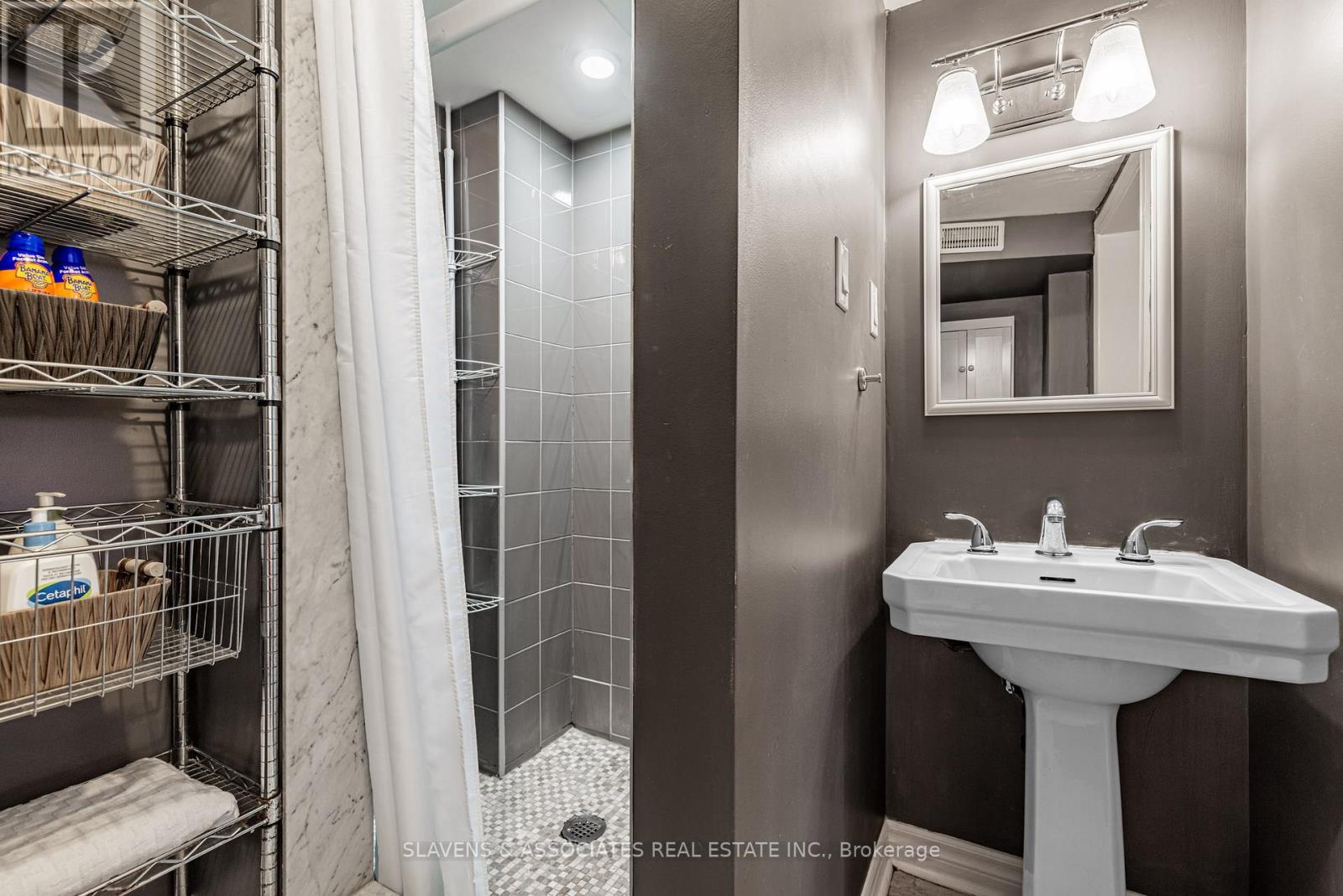 86 Holmesdale Road, Toronto, Ontario  M6E 1Y1 - Photo 24 - W12535942