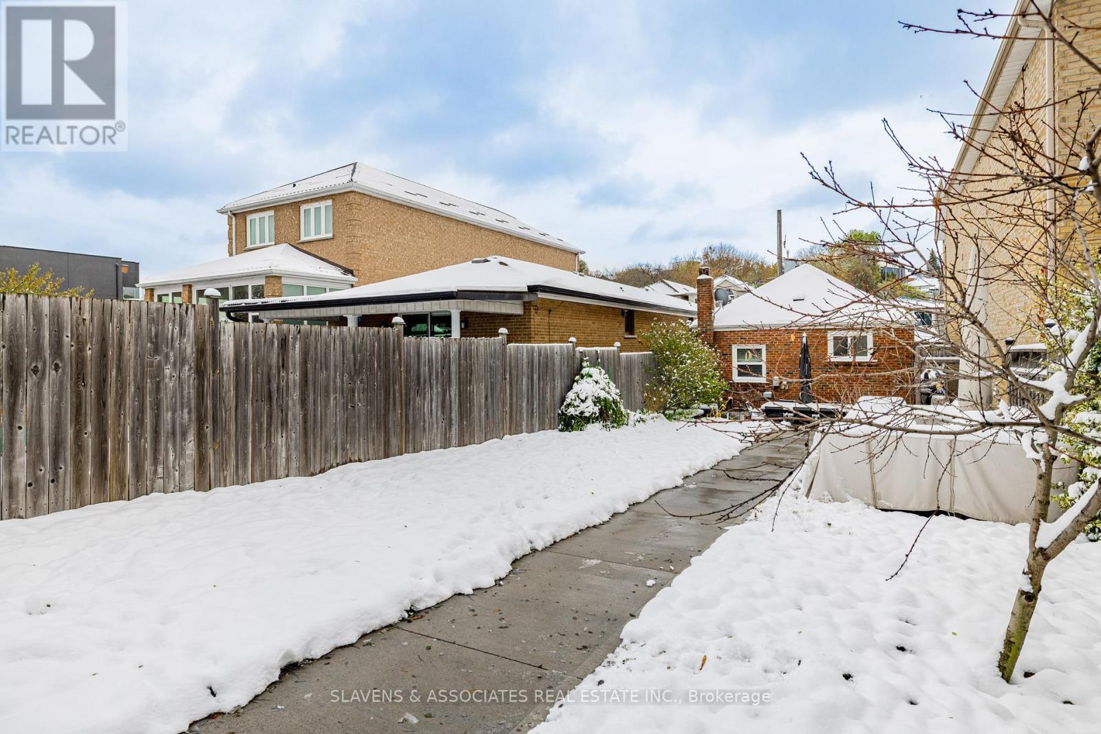 86 Holmesdale Road, Toronto, Ontario  M6E 1Y1 - Photo 29 - W12535942