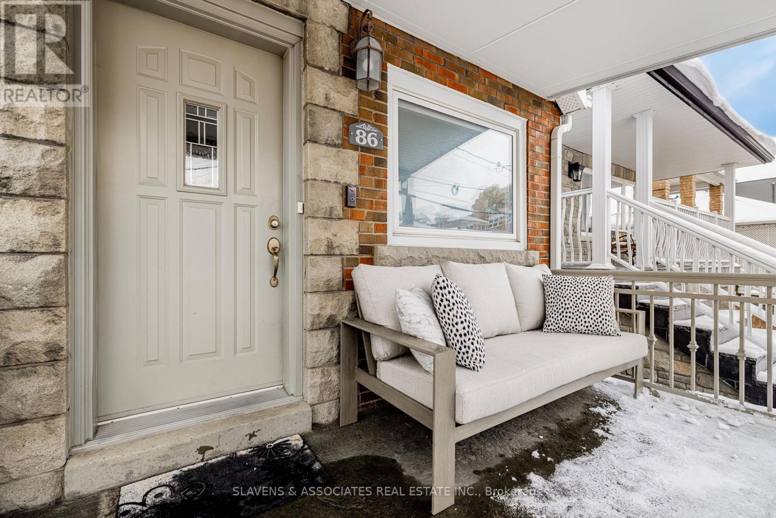 86 Holmesdale Road, Toronto, Ontario  M6E 1Y1 - Photo 3 - W12535942