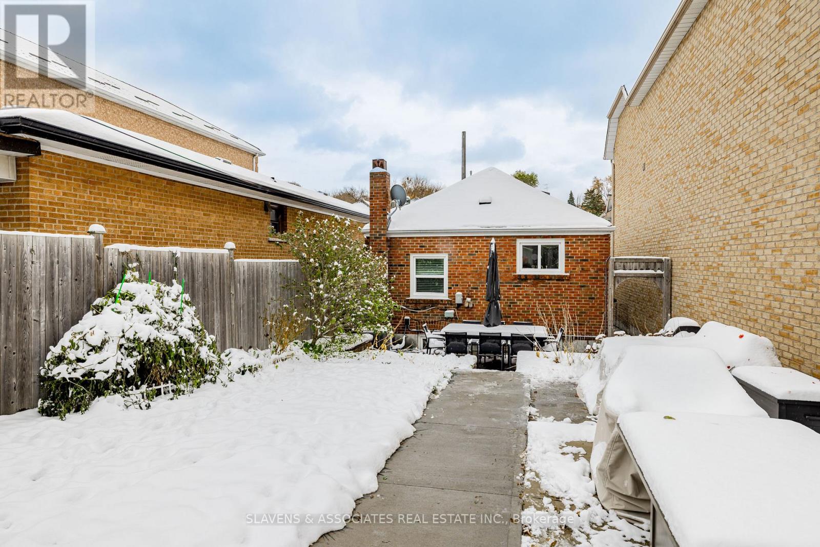 86 Holmesdale Road, Toronto, Ontario  M6E 1Y1 - Photo 30 - W12535942