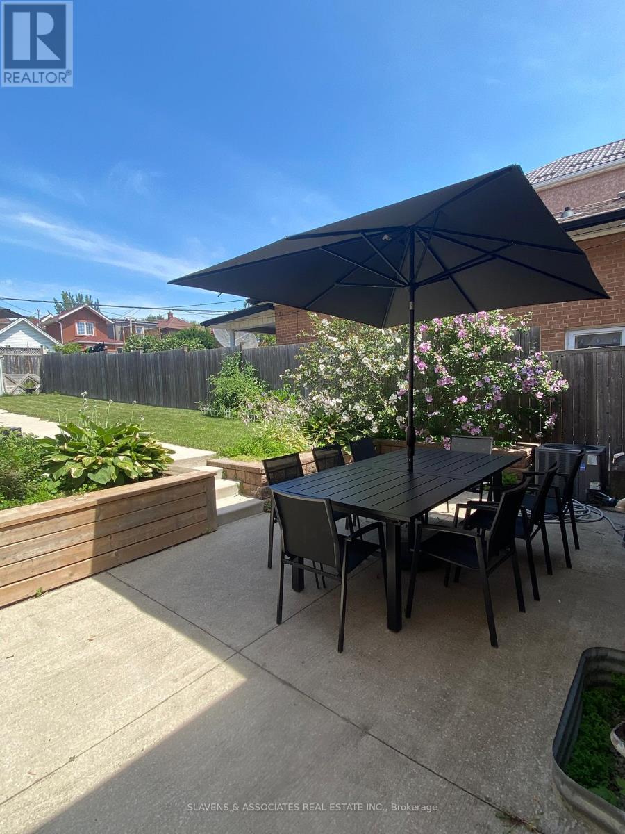 86 Holmesdale Road, Toronto, Ontario  M6E 1Y1 - Photo 31 - W12535942