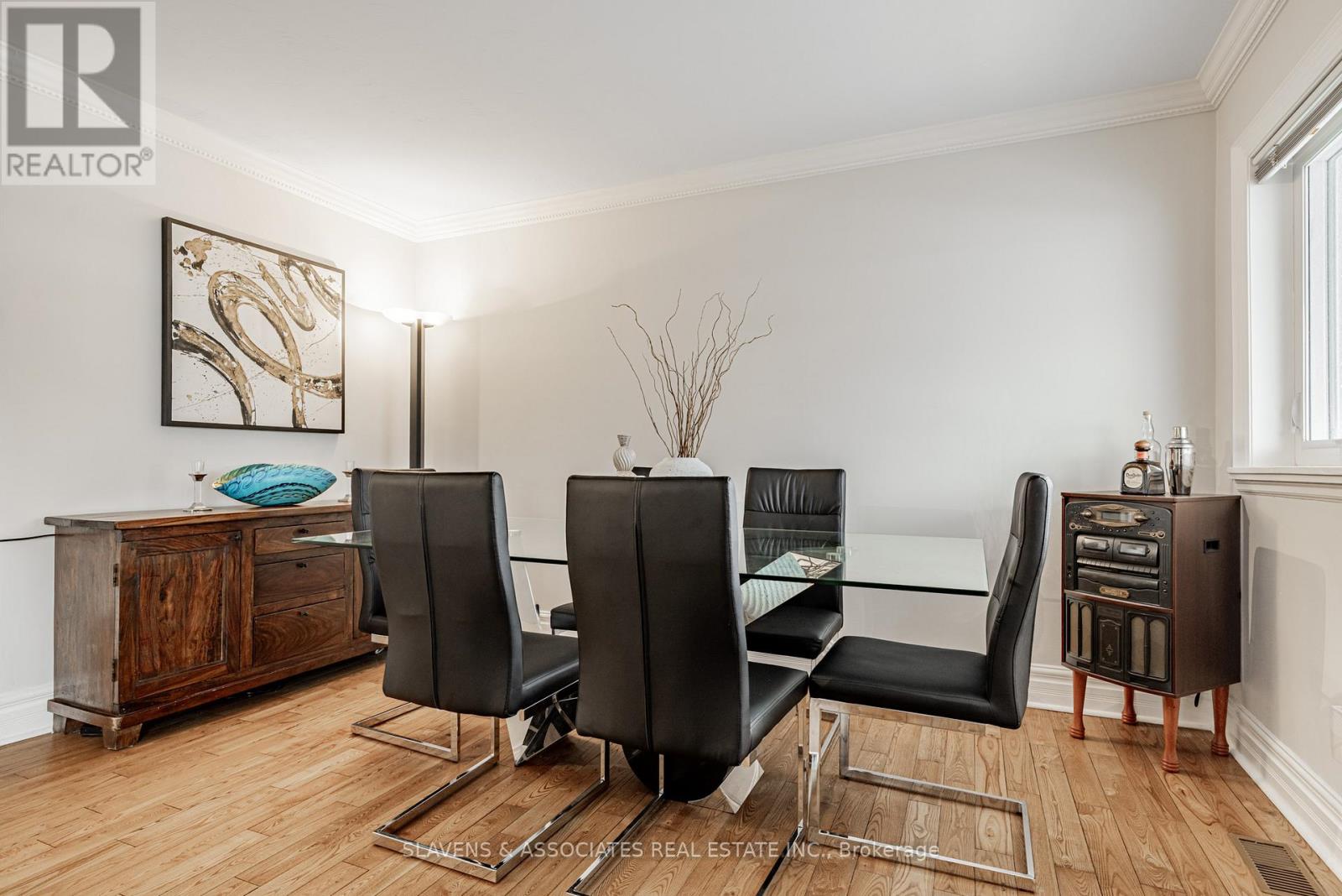 86 Holmesdale Road, Toronto, Ontario  M6E 1Y1 - Photo 5 - W12535942