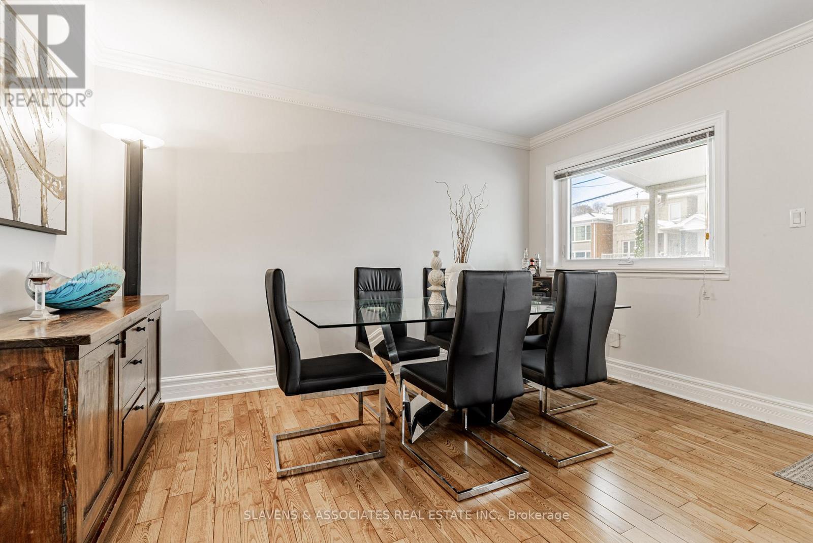 86 Holmesdale Road, Toronto, Ontario  M6E 1Y1 - Photo 7 - W12535942