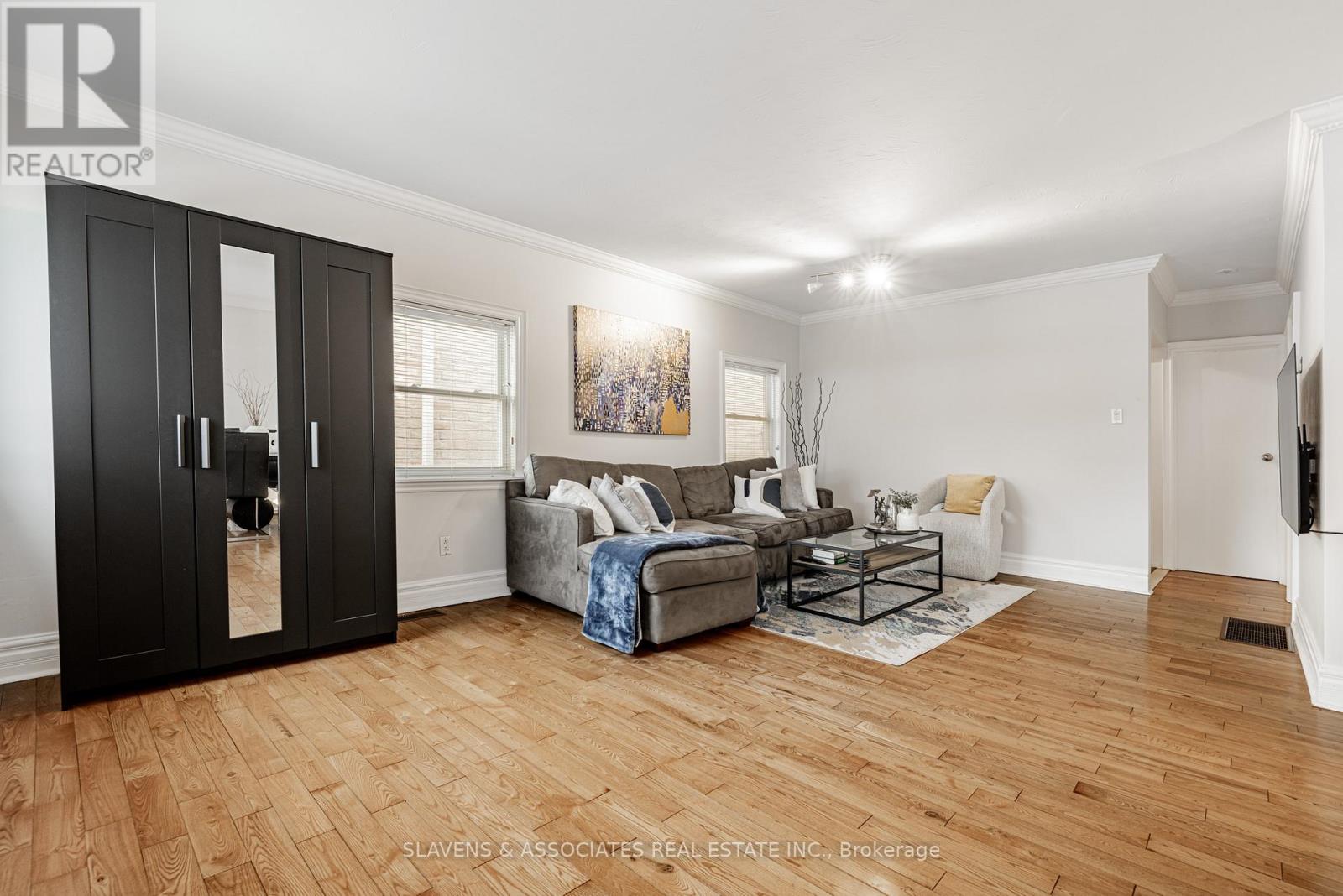 86 Holmesdale Road, Toronto, Ontario  M6E 1Y1 - Photo 8 - W12535942