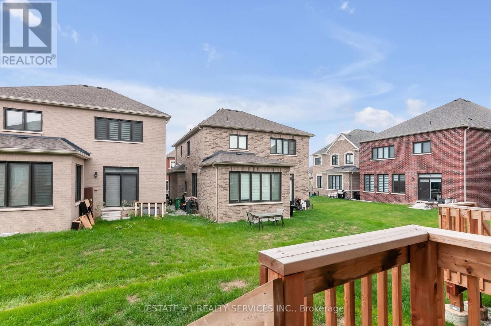 29 Bermondsey Way, Brampton, Ontario  L6Y 0E4 - Photo 5 - W12535974