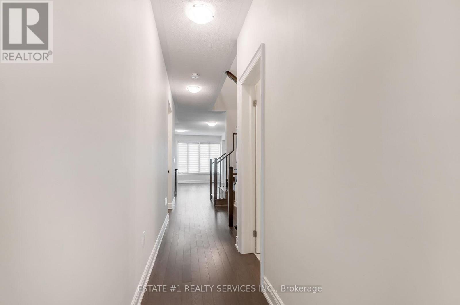 29 Bermondsey Way, Brampton, Ontario  L6Y 0E4 - Photo 6 - W12535974