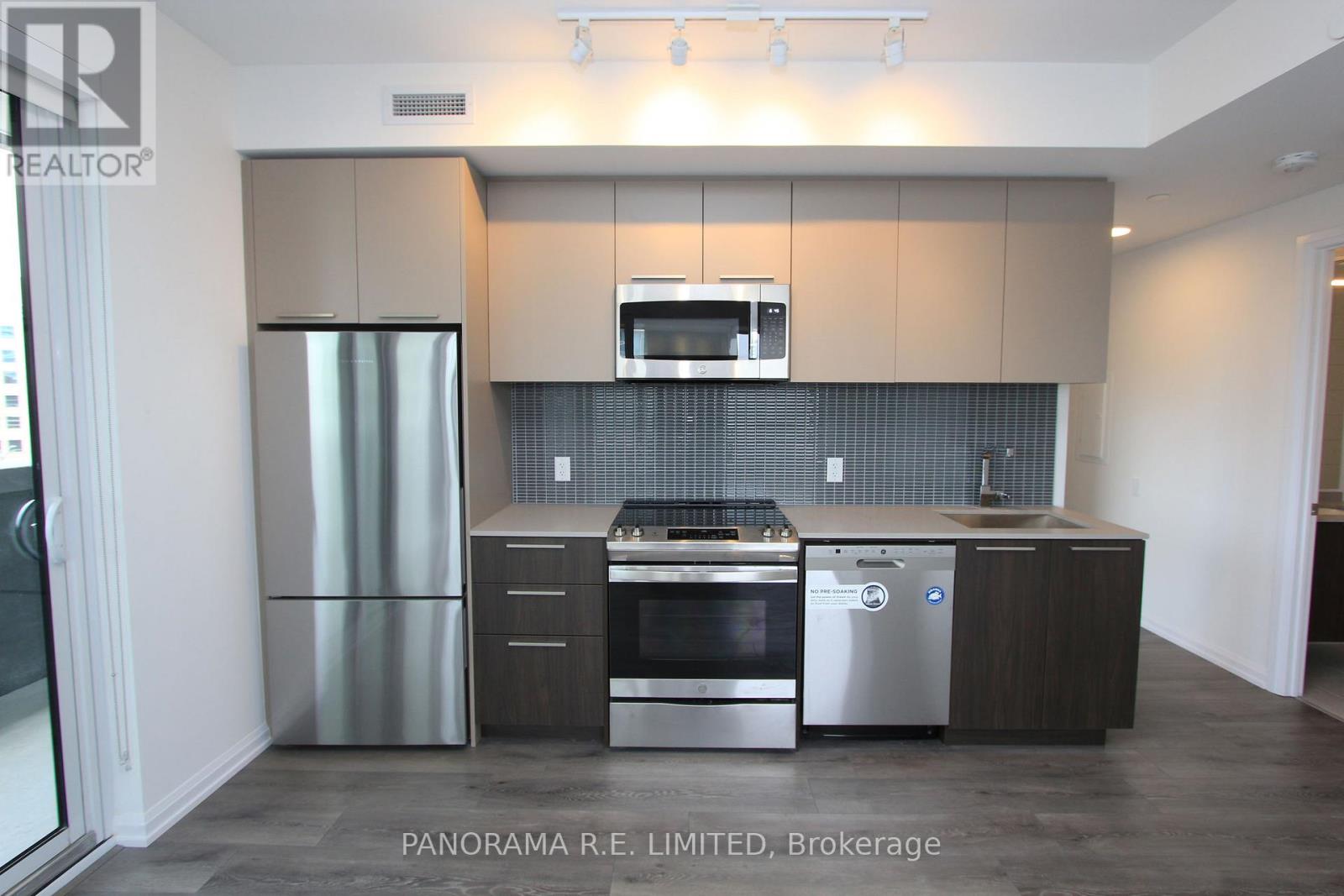 402 - 4208 Dundas Street W, Toronto, Ontario  M8X 1Y6 - Photo 4 - W12535978