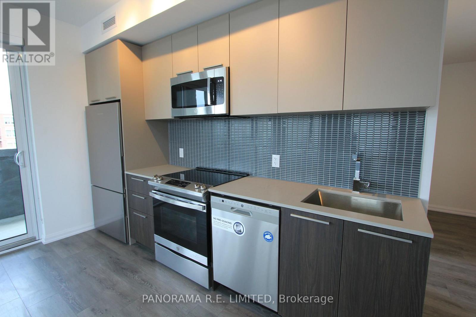 402 - 4208 Dundas Street W, Toronto, Ontario  M8X 1Y6 - Photo 5 - W12535978