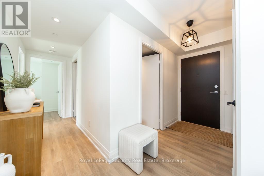 2009 - 1461 Lawrence Avenue W, Toronto, Ontario  M6L 0A6 - Photo 4 - W12535998