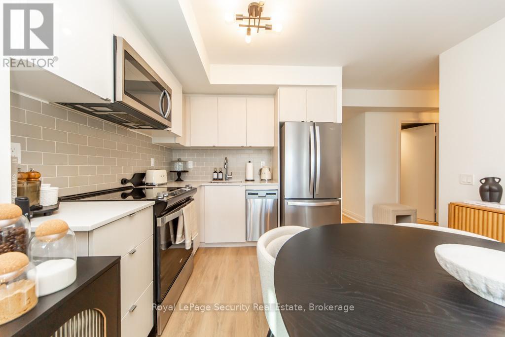 2009 - 1461 Lawrence Avenue W, Toronto, Ontario  M6L 0A6 - Photo 6 - W12535998