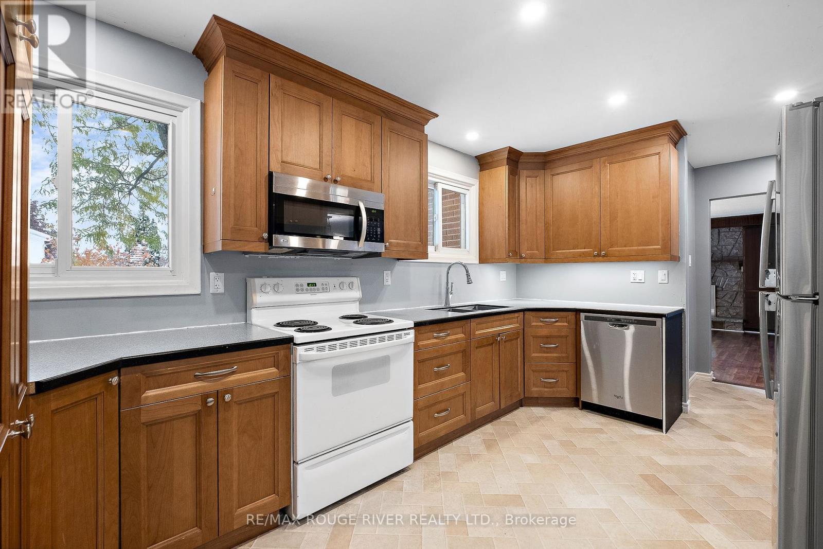 43 O'neil Crescent, Quinte West, Ontario  K8V 5Y5 - Photo 10 - X12536016