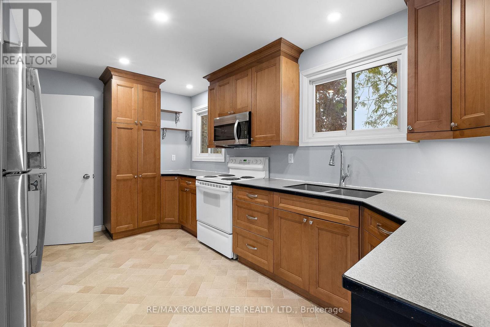 43 O'neil Crescent, Quinte West, Ontario  K8V 5Y5 - Photo 8 - X12536016