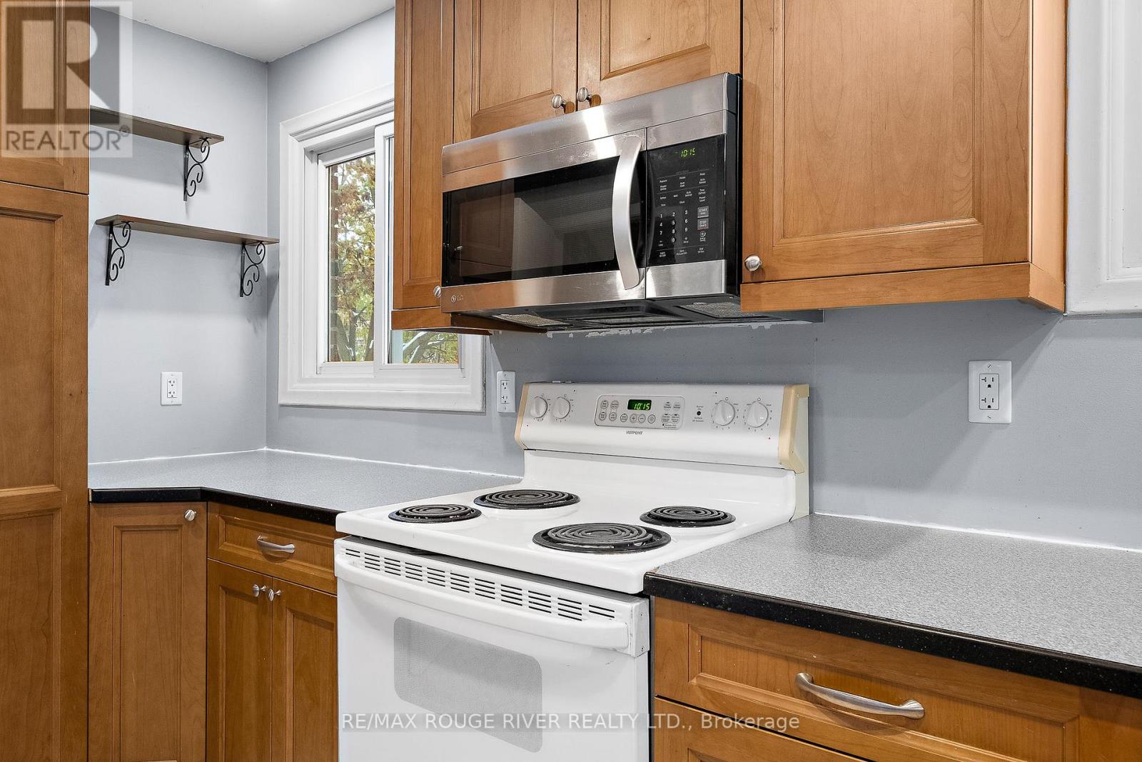 43 O'neil Crescent, Quinte West, Ontario  K8V 5Y5 - Photo 9 - X12536016