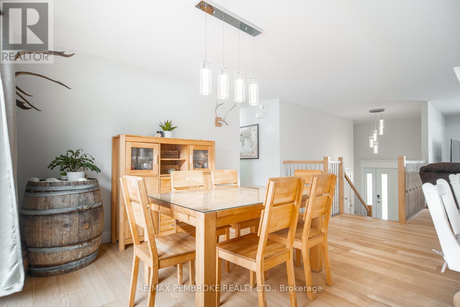 46 Liam Street, Petawawa, Ontario  K8H 0G8 - Photo 11 - X12536308