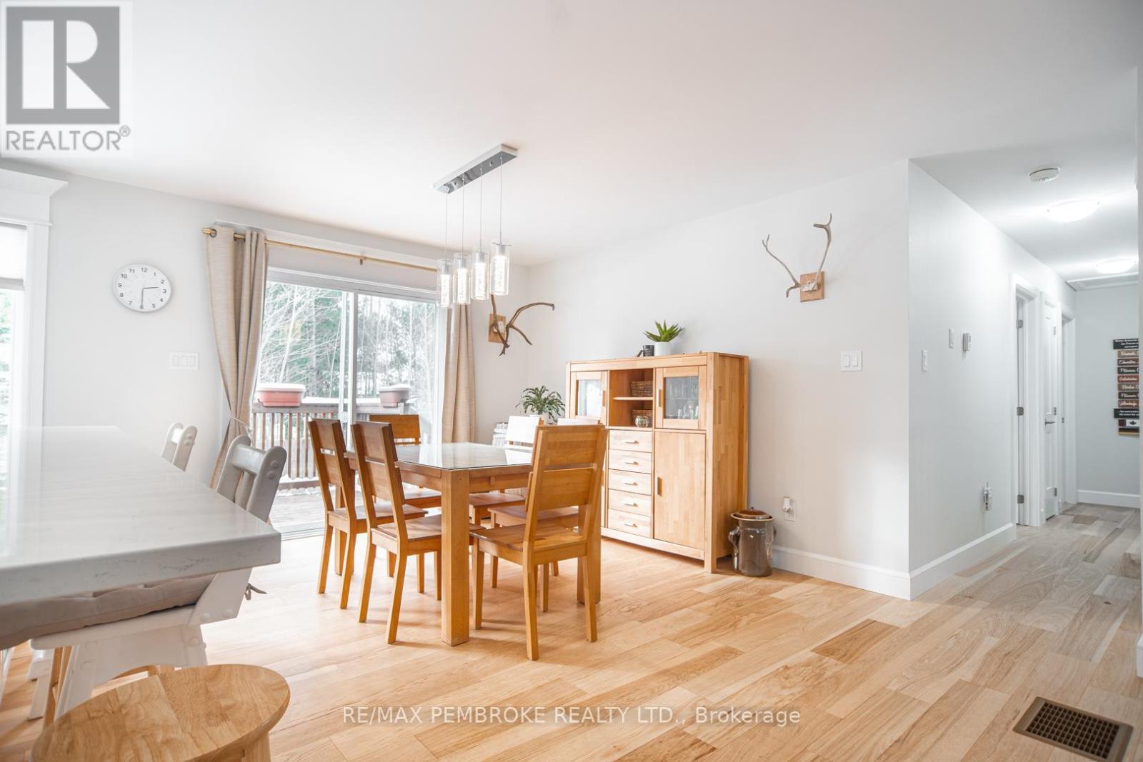 46 Liam Street, Petawawa, Ontario  K8H 0G8 - Photo 12 - X12536308