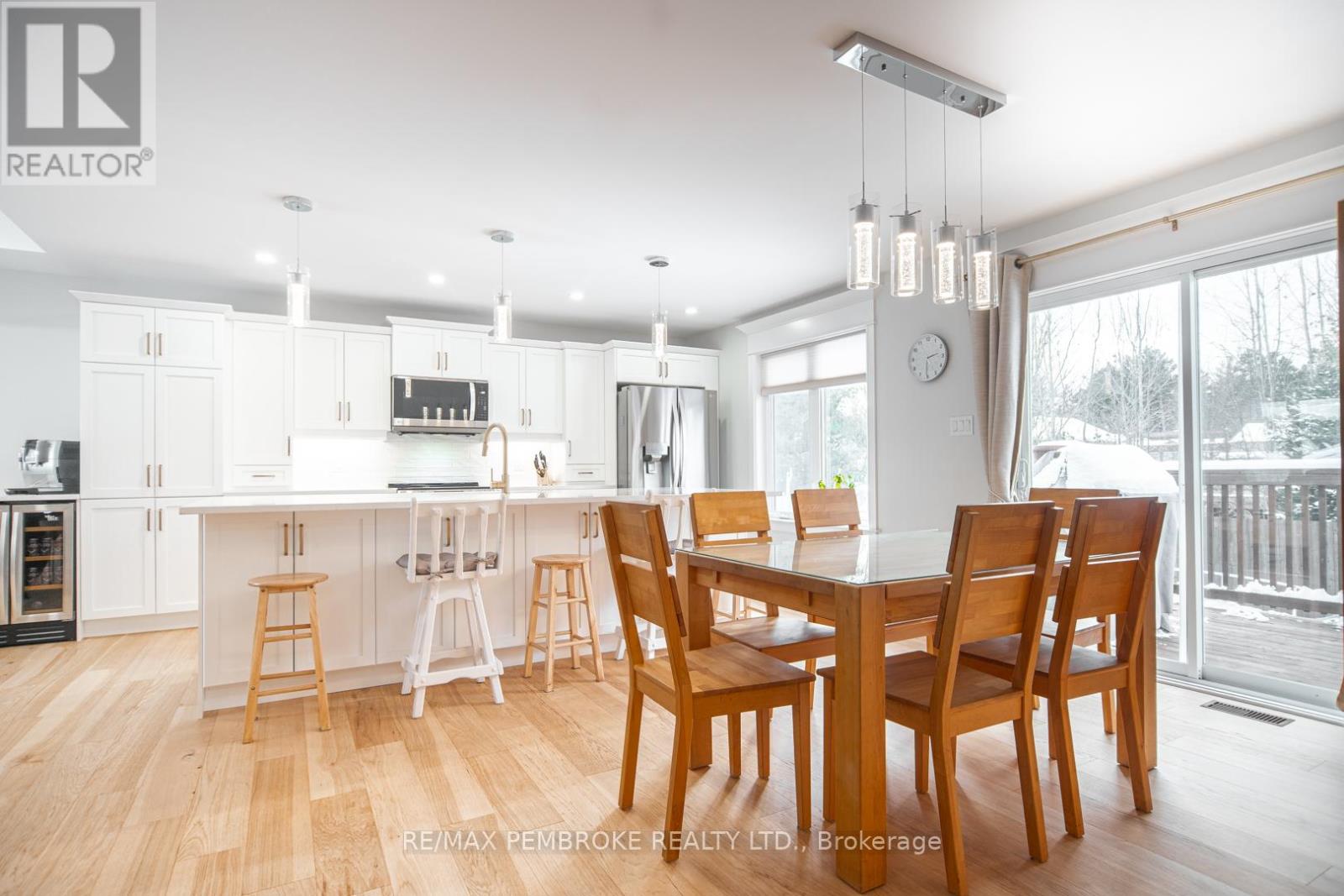 46 Liam Street, Petawawa, Ontario  K8H 0G8 - Photo 13 - X12536308