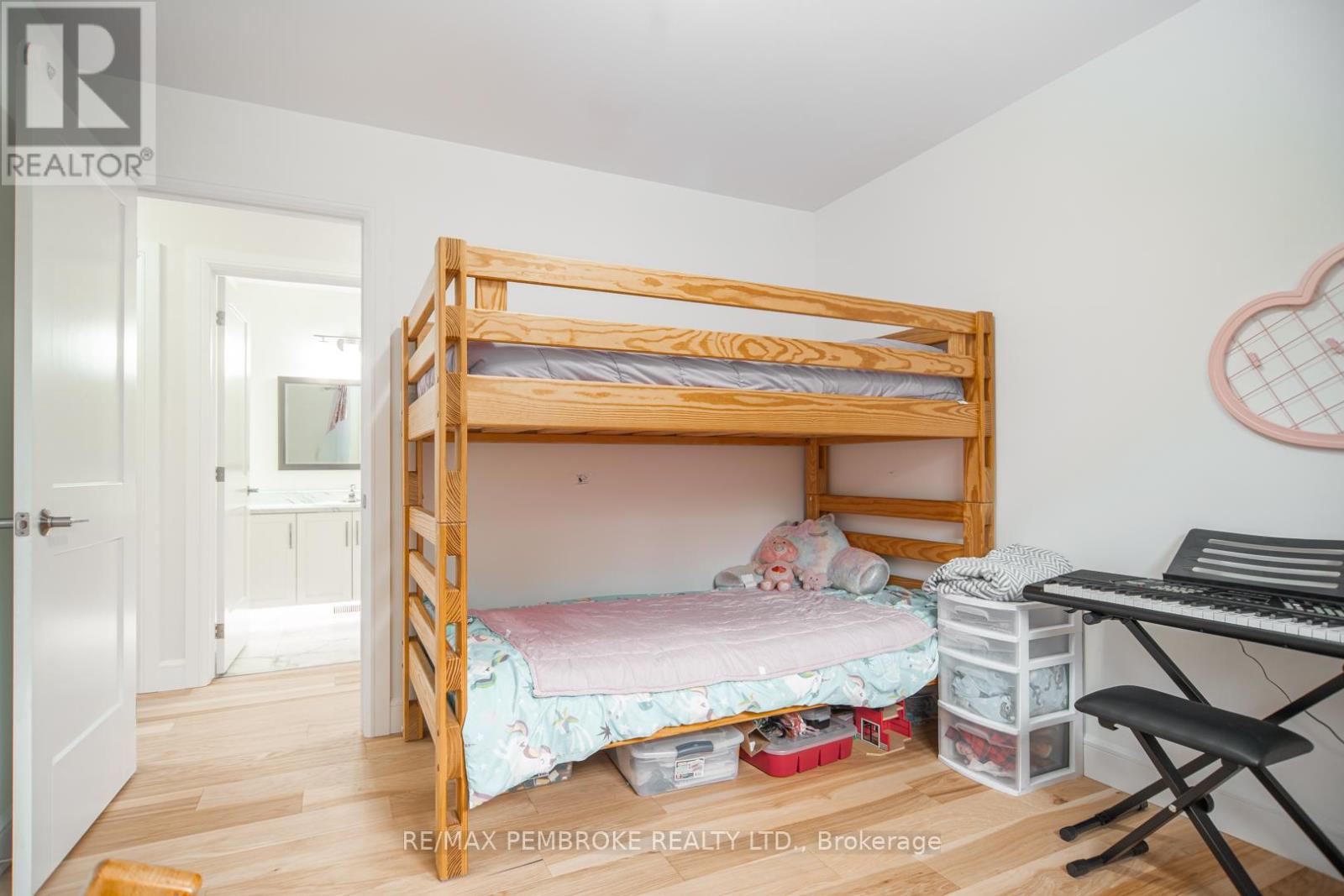 46 Liam Street, Petawawa, Ontario  K8H 0G8 - Photo 15 - X12536308