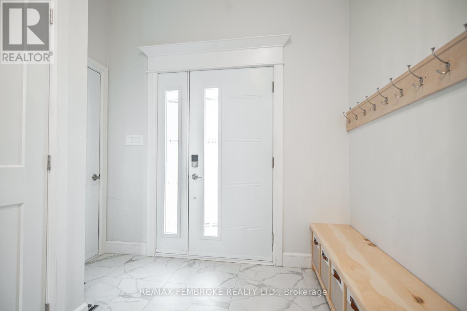 46 Liam Street, Petawawa, Ontario  K8H 0G8 - Photo 2 - X12536308