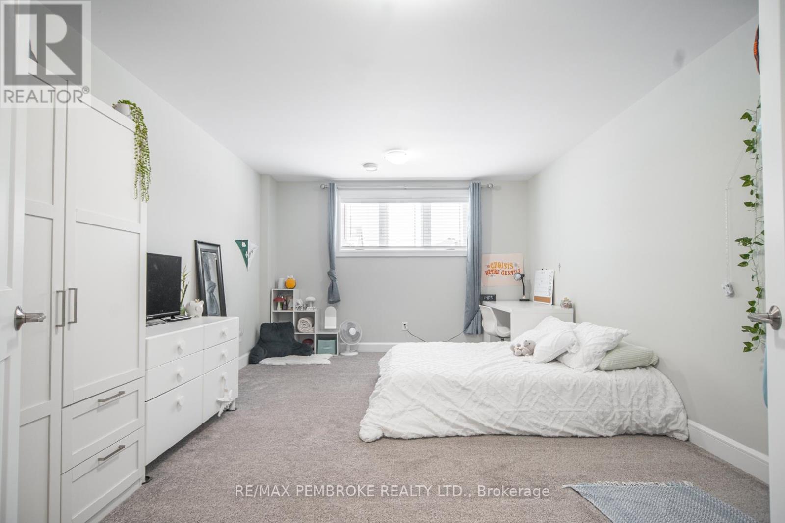 46 Liam Street, Petawawa, Ontario  K8H 0G8 - Photo 22 - X12536308