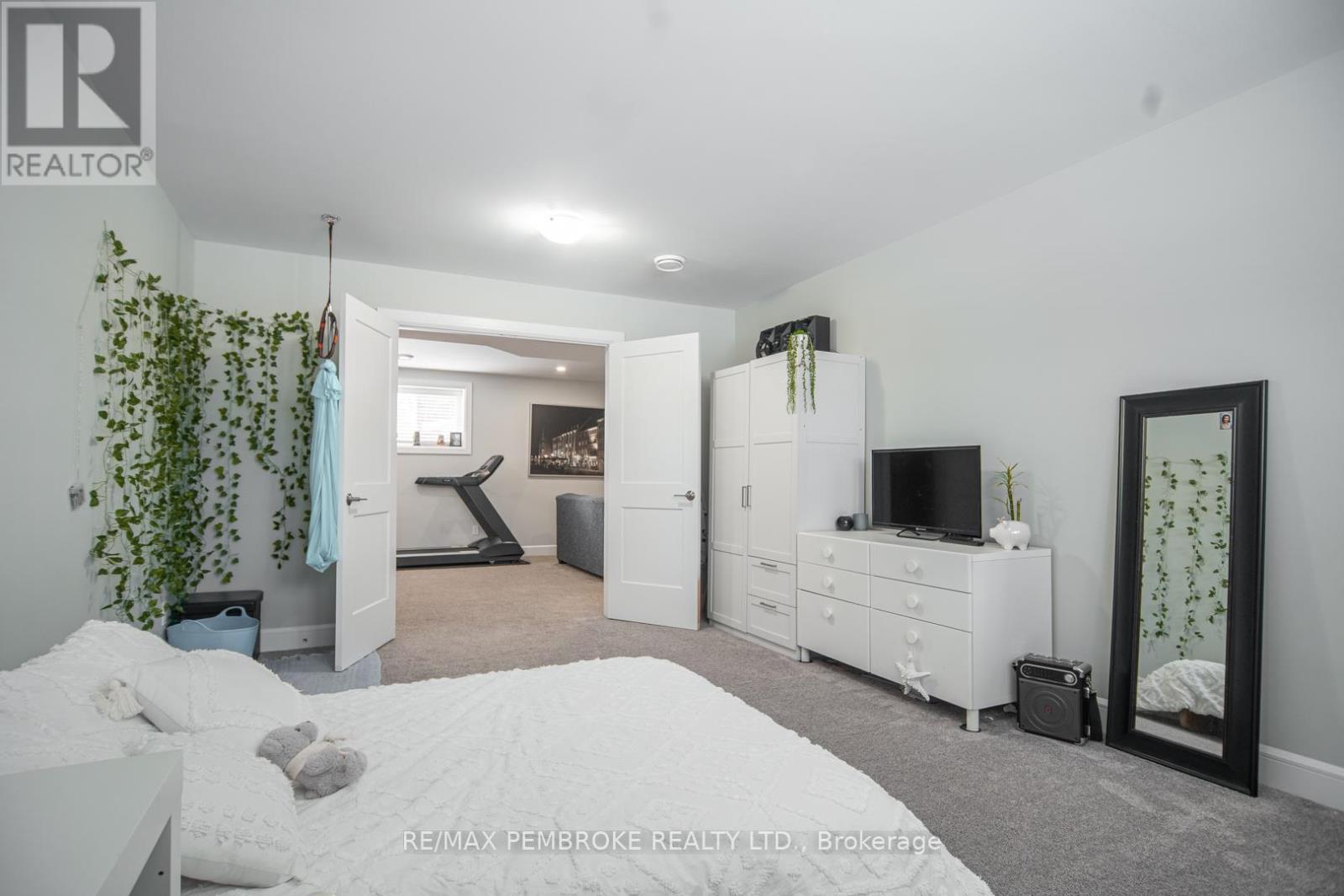 46 Liam Street, Petawawa, Ontario  K8H 0G8 - Photo 23 - X12536308