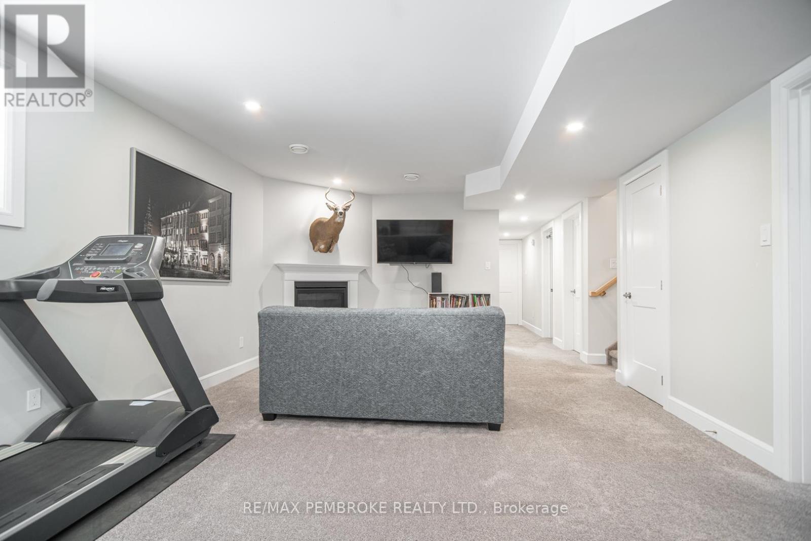 46 Liam Street, Petawawa, Ontario  K8H 0G8 - Photo 27 - X12536308