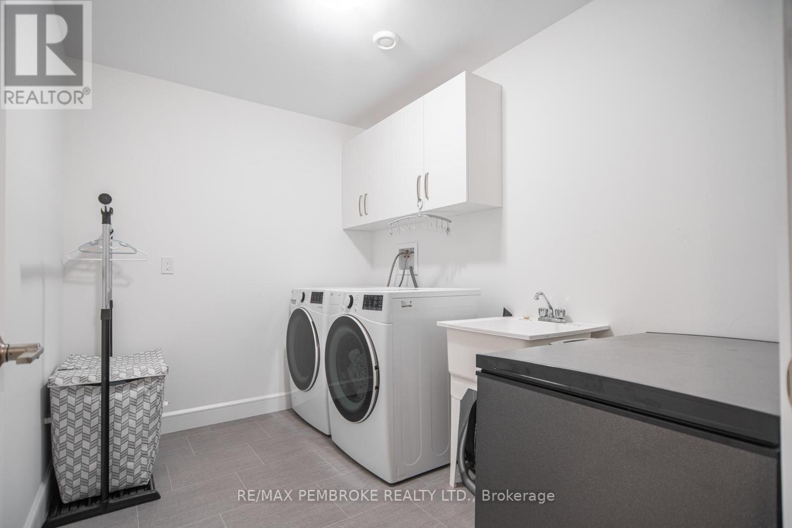 46 Liam Street, Petawawa, Ontario  K8H 0G8 - Photo 29 - X12536308