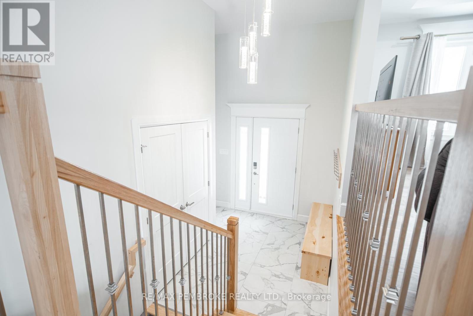 46 Liam Street, Petawawa, Ontario  K8H 0G8 - Photo 3 - X12536308