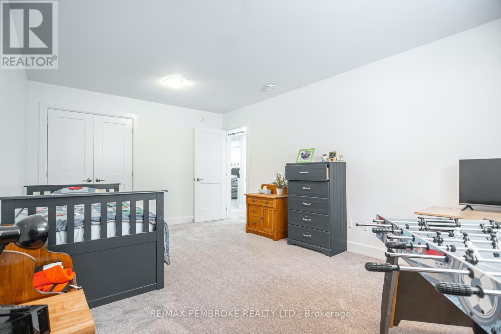 46 Liam Street, Petawawa, Ontario  K8H 0G8 - Photo 32 - X12536308