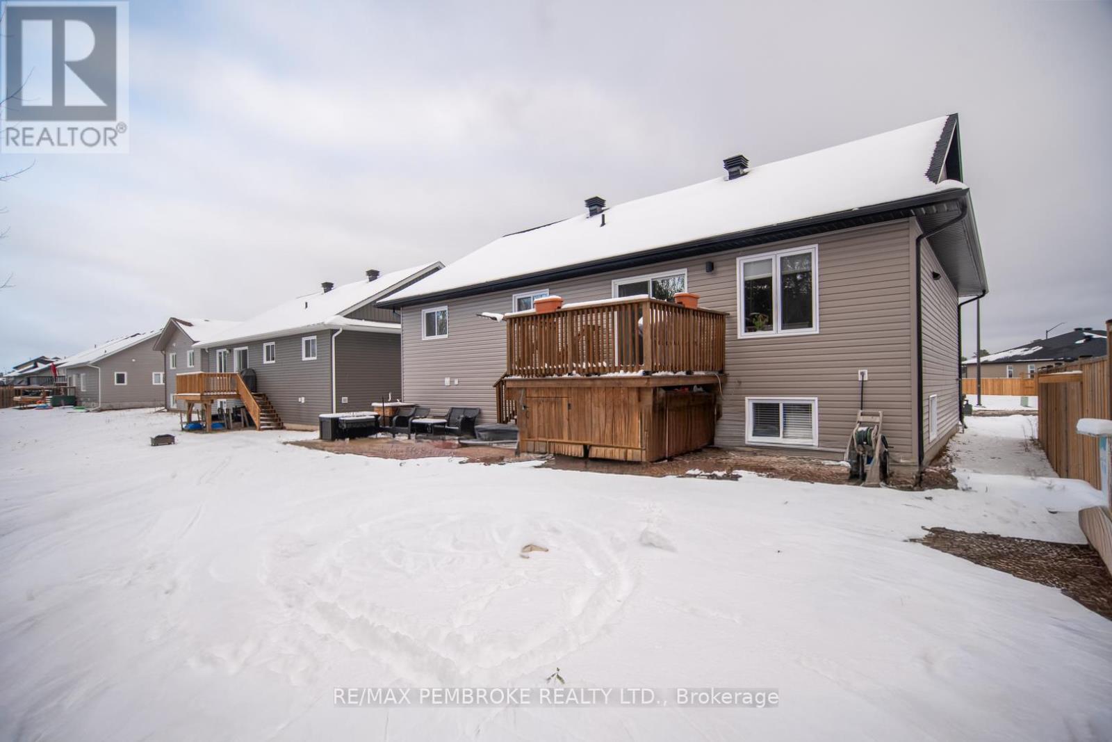 46 Liam Street, Petawawa, Ontario  K8H 0G8 - Photo 34 - X12536308