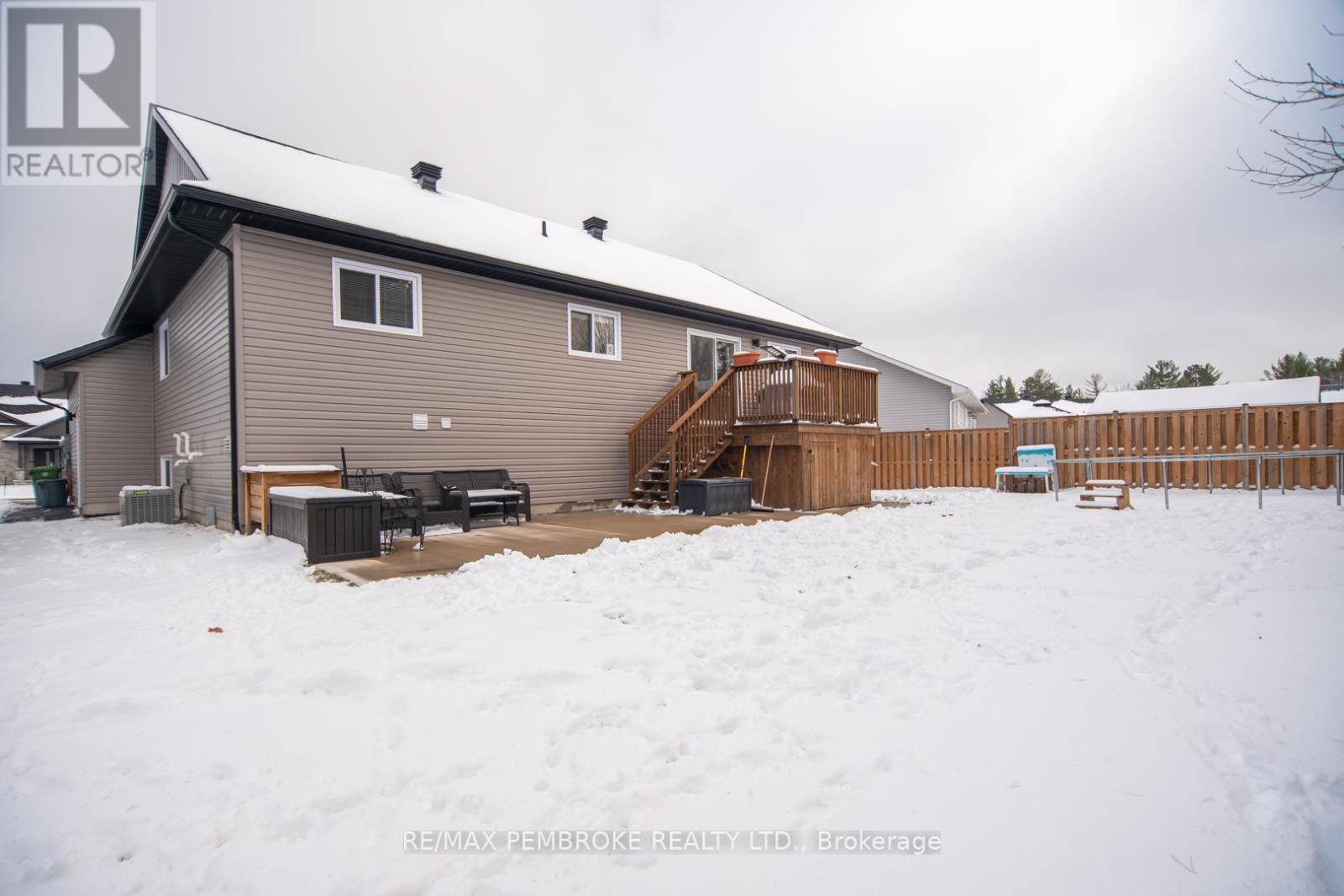 46 Liam Street, Petawawa, Ontario  K8H 0G8 - Photo 35 - X12536308