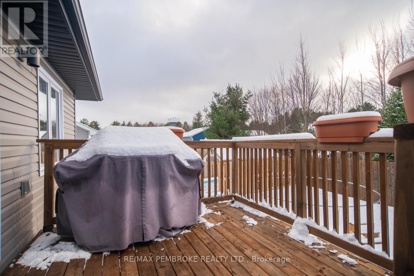 46 Liam Street, Petawawa, Ontario  K8H 0G8 - Photo 36 - X12536308