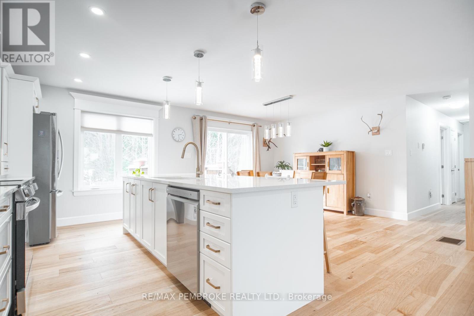 46 Liam Street, Petawawa, Ontario  K8H 0G8 - Photo 8 - X12536308