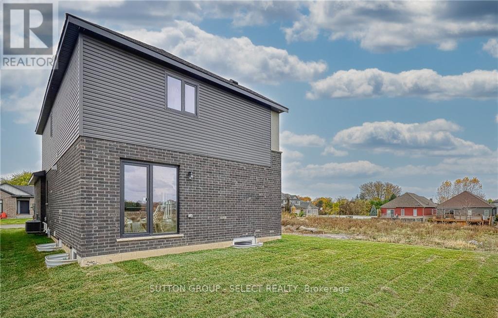 19 Alexander Circle, Strathroy-Caradoc, Ontario  N7G 0B4 - Photo 29 - X12535950