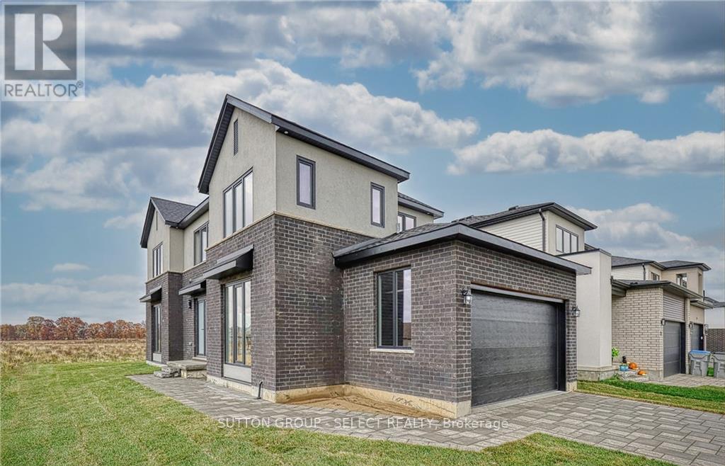 19 Alexander Circle, Strathroy-Caradoc, Ontario  N7G 0B4 - Photo 2 - X12535950