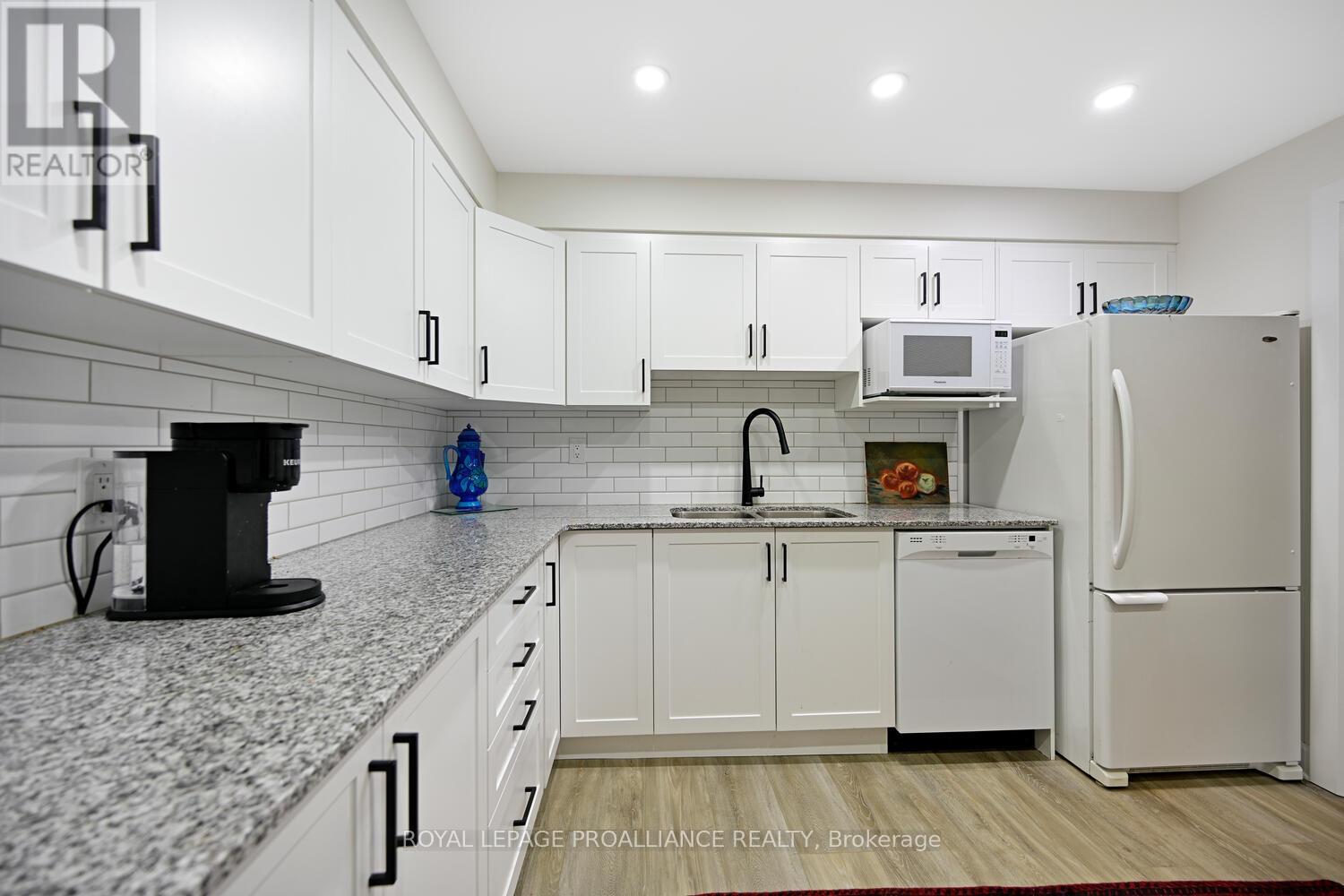 101 - 55 Water Street E, Brockville, Ontario  K6V 1A3 - Photo 17 - X12534946