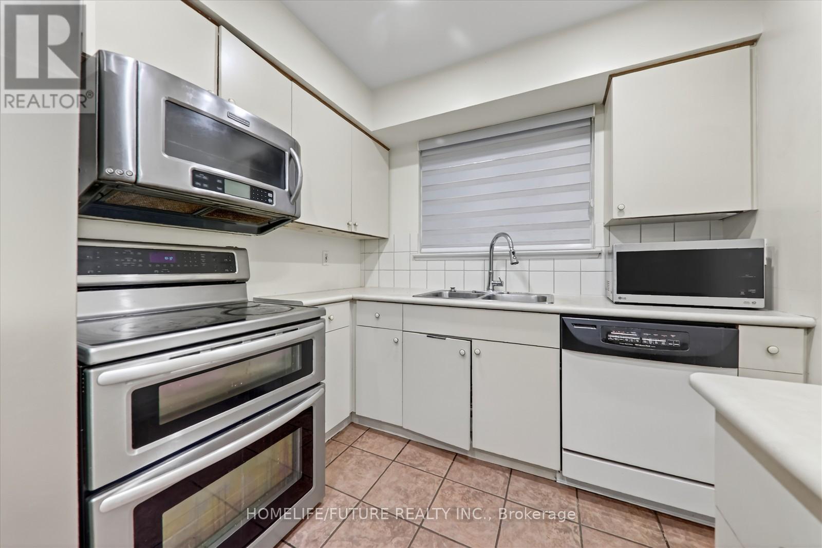 336 Bartley Bull Parkway, Brampton, Ontario L6W 2L3 - Photo 13 - W12522228