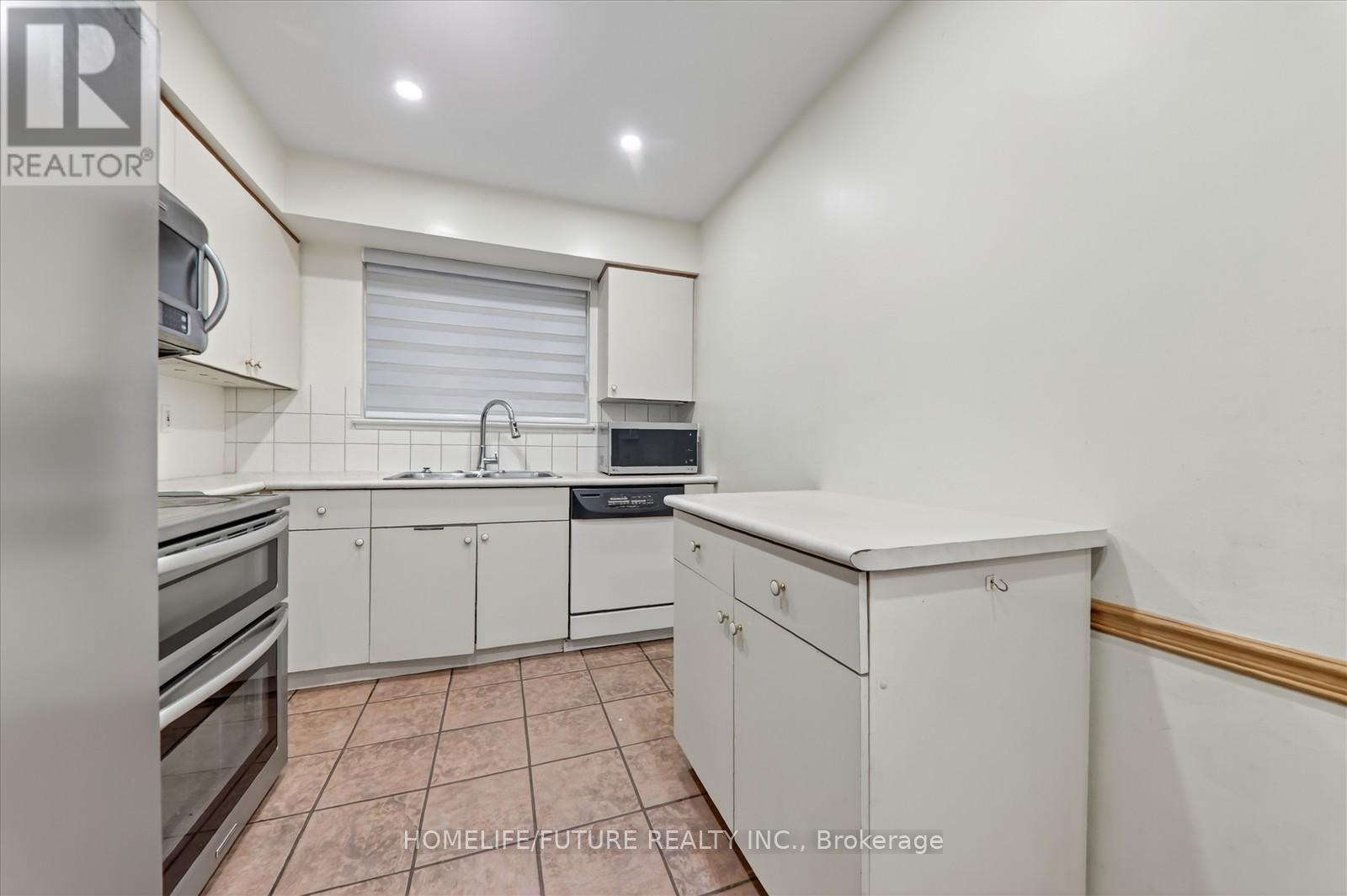 336 Bartley Bull Parkway, Brampton, Ontario L6W 2L3 - Photo 11 - W12522228