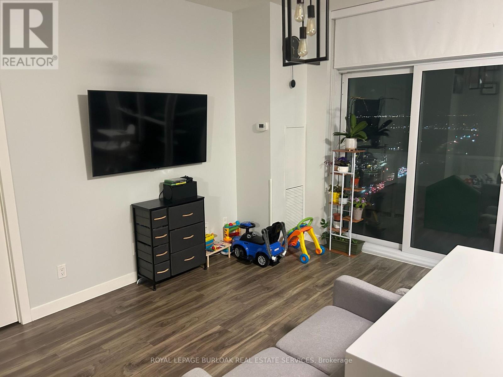 2307 - 2087 Fairview Street, Burlington, Ontario  L7R 0E5 - Photo 13 - W12524096