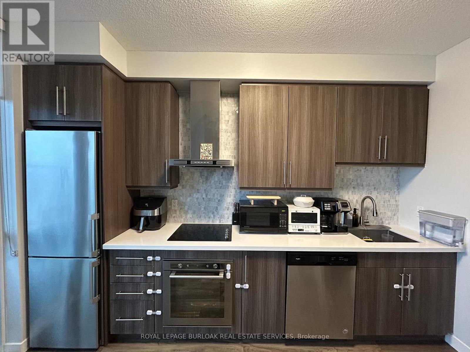 2307 - 2087 Fairview Street, Burlington, Ontario  L7R 0E5 - Photo 2 - W12524096